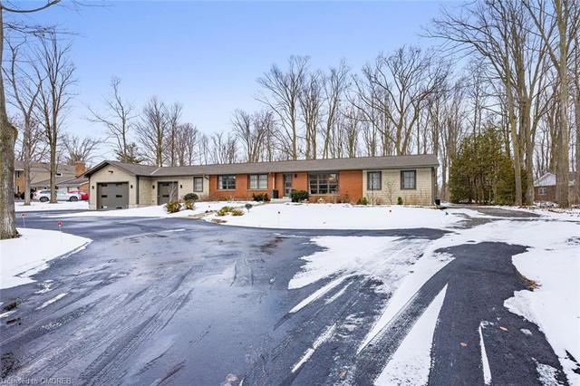 11795 Sixth Line, House detached with 3 bedrooms, 2 bathrooms and 26 parking in Halton Hills ON | Image 2