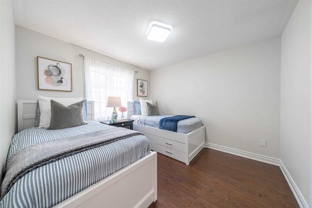 2393 Dress Circle Cres, House detached with 4 bedrooms, 3 bathrooms and 5 parking in Oshawa ON | Image 27
