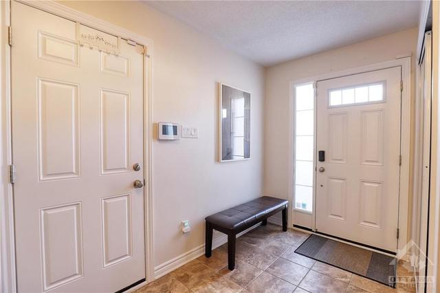 437 White Arctic Avenue, Townhouse with 2 bedrooms, 3 bathrooms and 3 parking in Ottawa ON | Image 3