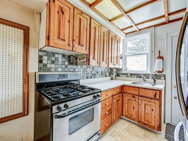 36 Eighth St, House semidetached with 3 bedrooms, 2 bathrooms and 1 parking in Toronto ON | Image 2