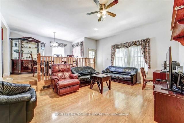 62 Peter St, House detached with 3 bedrooms, 3 bathrooms and 5 parking in Markham ON | Image 5