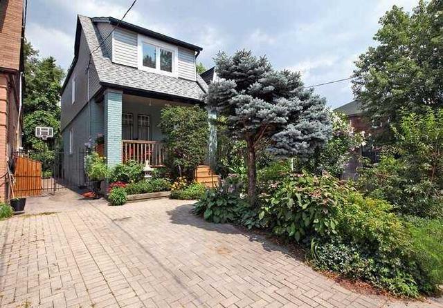 352 Springdale Blvd, House detached with 3 bedrooms, 2 bathrooms and 1 parking in Toronto ON | Image 1