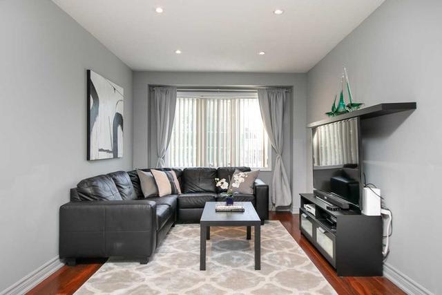 70 Shining Star Cres, Townhouse with 3 bedrooms, 3 bathrooms and 2 parking in Toronto ON | Image 34