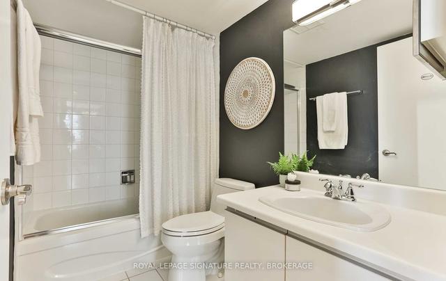 1706 - 30 Holly St, Condo with 2 bedrooms, 2 bathrooms and 1 parking in Toronto ON | Image 5