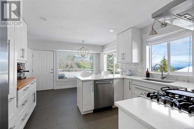 1124 Selkirk Dr, House detached with 6 bedrooms, 4 bathrooms and 4 parking in Nanaimo BC | Image 13