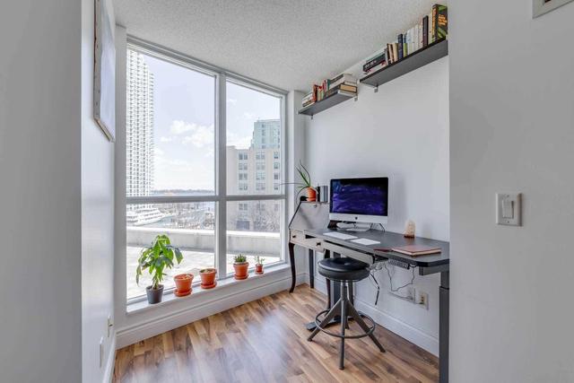 503 - 208 Queens Quay W, Condo with 2 bedrooms, 2 bathrooms and 1 parking in Toronto ON | Image 12