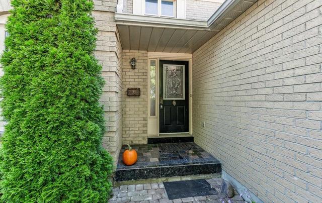 72 Jaffa Dr, House detached with 4 bedrooms, 3 bathrooms and 4 parking in Brampton ON | Image 12