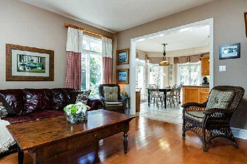 117 Perry Cres, House detached with 5 bedrooms, 4 bathrooms and 6 parking in Toronto ON | Image 3