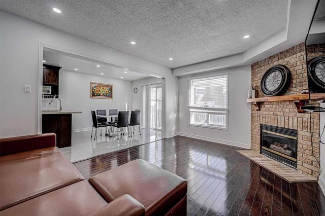 105 Doubtfire Cres, House detached with 4 bedrooms, 4 bathrooms and 6 parking in Markham ON | Image 5