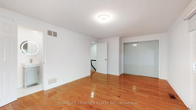 74 Flaming Roseway, Townhouse with 3 bedrooms, 3 bathrooms and 2 parking in Toronto ON | Image 2