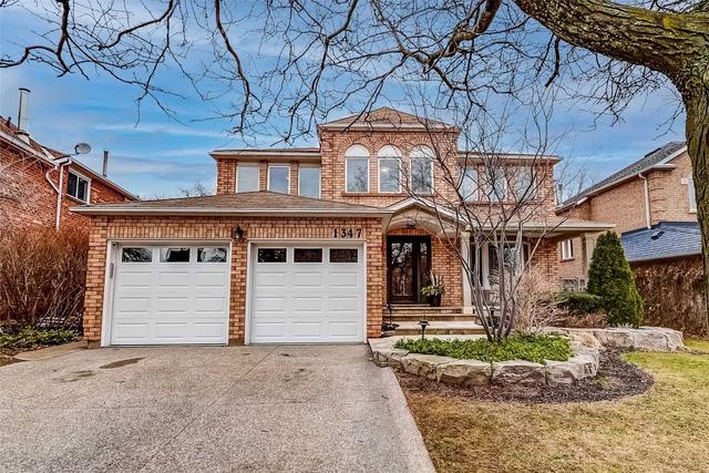 1347 Saddler Circ, House detached with 4 bedrooms, 3 bathrooms and 4 parking in Oakville ON | Image 1