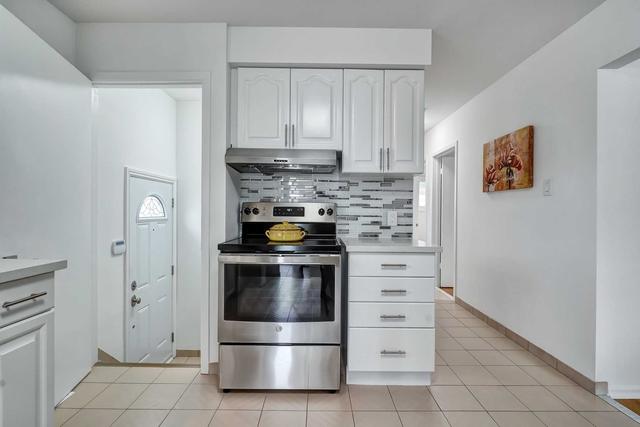 main - 205 Elgin St W, House detached with 3 bedrooms, 1 bathrooms and 3 parking in Oshawa ON | Image 3