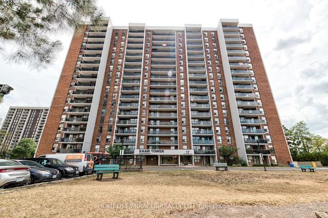 1004 - 17 Knightsbridge Rd, Condo with 2 bedrooms, 1 bathrooms and 1 parking in Brampton ON | Image 1