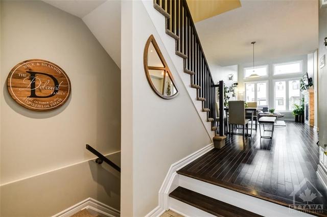 317 Livery Street, Townhouse with 3 bedrooms, 3 bathrooms and 2 parking in Ottawa ON | Image 3