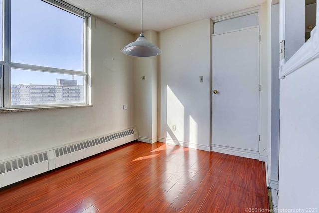 1002 - 5 Parkway Forest Dr, Condo with 3 bedrooms, 2 bathrooms and 1 parking in Toronto ON | Image 11