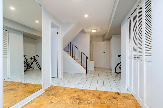 14 Louisa St, House semidetached with 3 bedrooms, 3 bathrooms and 3 parking in Toronto ON | Image 25