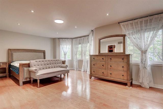 52 Medoc Pl, House detached with 5 bedrooms, 5 bathrooms and 6 parking in Vaughan ON | Image 11