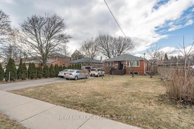 1362 Cawthra Rd, House detached with 3 bedrooms, 2 bathrooms and 8 parking in Mississauga ON | Image 1
