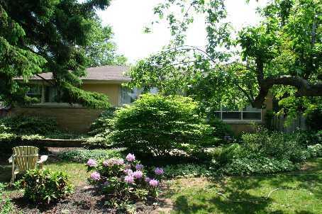 616 Parkside Dr, House detached with 3 bedrooms, 1 bathrooms and 4 parking in Oakville ON | Image 1