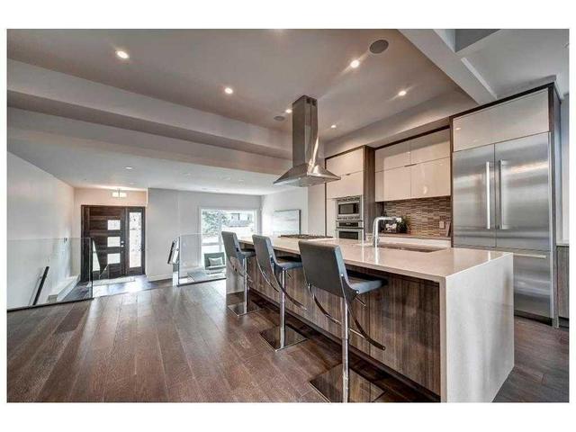 2507 21 Street Sw, Home with 4 bedrooms, 3 bathrooms and 2 parking in Calgary AB | Image 6