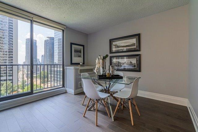1430 - 33 Harbour Sq, Condo with 1 bedrooms, 1 bathrooms and 1 parking in Toronto ON | Image 5