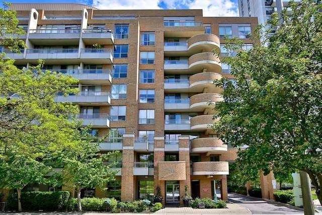 404 - 245 Davisville Ave, Condo with 1 bedrooms, 1 bathrooms and 1 parking in Toronto ON | Image 1