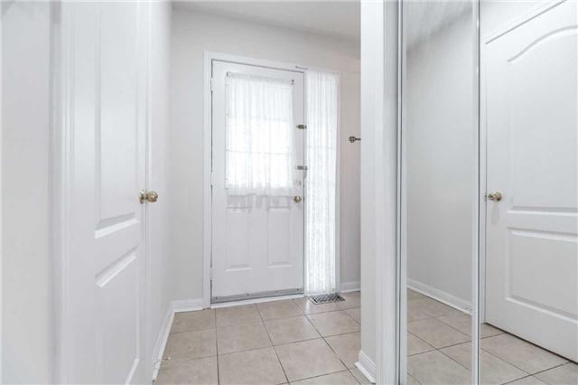 9 Jessop Dr, House semidetached with 3 bedrooms, 3 bathrooms and 3 parking in Brampton ON | Image 2