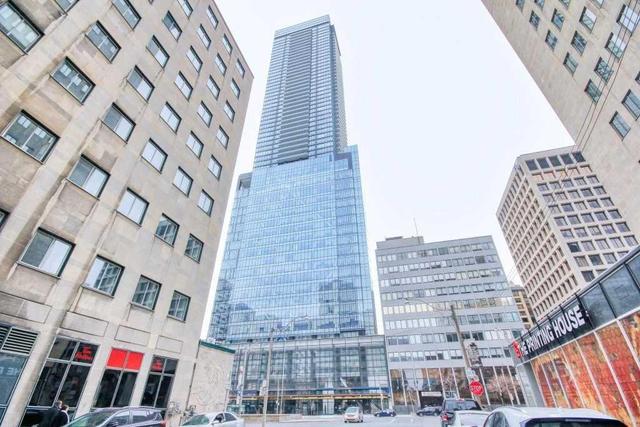 2408 - 488 University Ave, Condo with 2 bedrooms, 2 bathrooms and null parking in Toronto ON | Image 2