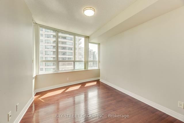 2008 - 23 Hollywood Ave, Condo with 2 bedrooms, 2 bathrooms and 1 parking in Toronto ON | Image 15