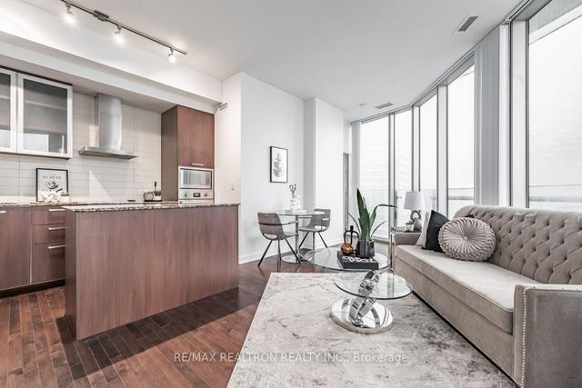 3002 - 12 York St, Condo with 2 bedrooms, 2 bathrooms and 1 parking in Toronto ON | Image 33