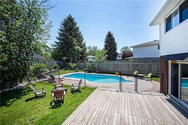1003 Hawthorne Crt, House detached with 3 bedrooms, 2 bathrooms and 4 parking in Oshawa ON | Image 4