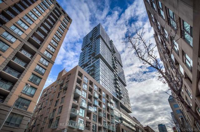 2602 - 199 Richmond St W, Condo with 2 bedrooms, 2 bathrooms and 1 parking in Toronto ON | Image 1