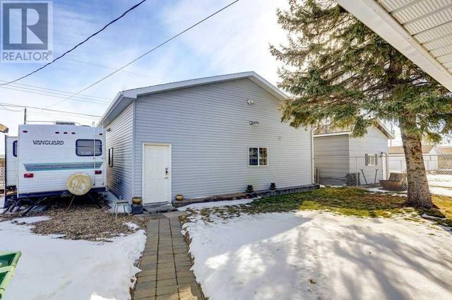 5925 57 Street, House detached with 4 bedrooms, 2 bathrooms and 6 parking in Taber AB | Image 39
