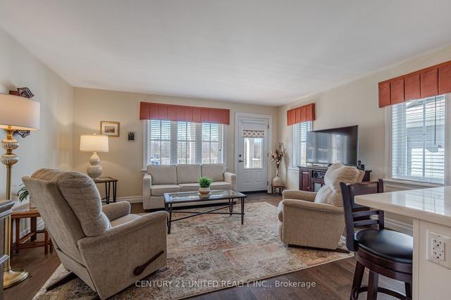 5 - 14 Charlton Crt, Condo with 1 bedrooms, 3 bathrooms and 4 parking in Selwyn ON | Image 3