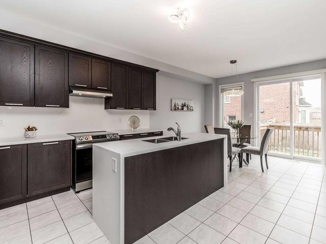27 Zanetta Cres, House detached with 4 bedrooms, 4 bathrooms and 6 parking in Brampton ON | Image 3
