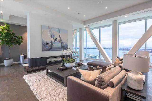 3306 - 21 Iceboat Terr, Condo with 3 bedrooms, 4 bathrooms and 3 parking in Toronto ON | Image 3