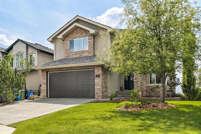 303 Royal Bay Nw, House detached with 3 bedrooms, 2 bathrooms and 4 parking in Calgary AB | Image 2