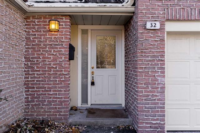32 Rusty Crest Way, Townhouse with 3 bedrooms, 2 bathrooms and 2 parking in Toronto ON | Image 37