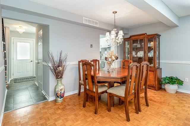 2088 Lakeshore Rd W, Townhouse with 3 bedrooms, 2 bathrooms and 1 parking in Oakville ON | Image 13