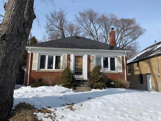 80 Avondale Ave, House detached with 3 bedrooms, 2 bathrooms and 3 parking in Toronto ON | Image 2