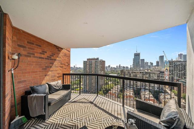 1905 - 77 Maitland Pl, Condo with 2 bedrooms, 2 bathrooms and 1 parking in Toronto ON | Image 11
