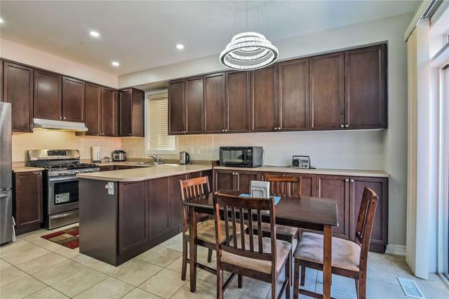 103 Relton Circ, House detached with 4 bedrooms, 3 bathrooms and 3 parking in Brampton ON | Image 4