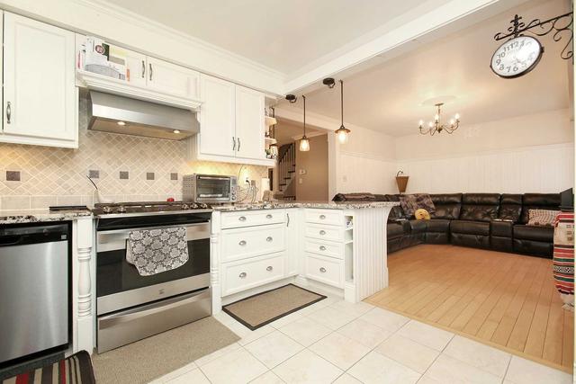 45 Warwick Ave, House detached with 3 bedrooms, 3 bathrooms and 3 parking in Ajax ON | Image 2