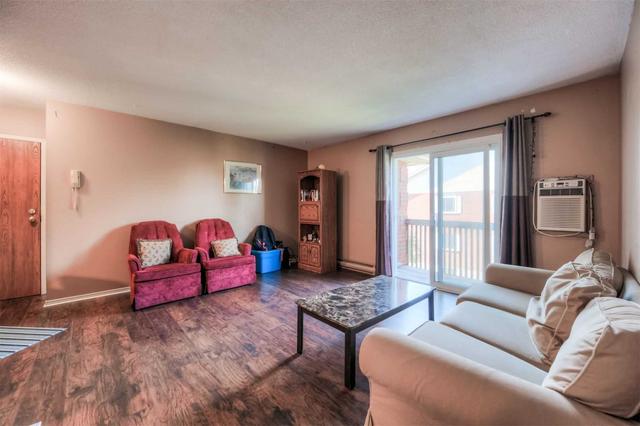 909 - 565 Greenfield Ave, Condo with 2 bedrooms, 1 bathrooms and 1 parking in Kitchener ON | Image 3