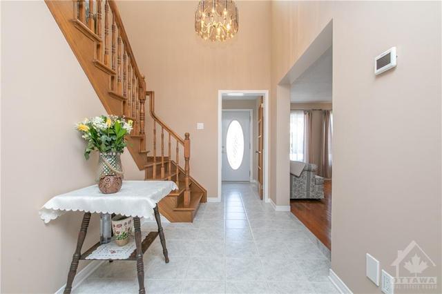 56 Townsend Drive, House detached with 4 bedrooms, 3 bathrooms and 6 parking in Ottawa ON | Image 3