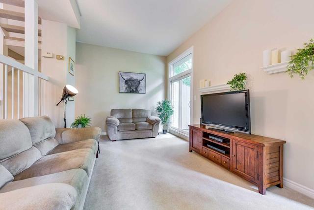 1 - 1250 Marlborough Crt, Townhouse with 3 bedrooms, 3 bathrooms and 1 parking in Oakville ON | Image 3