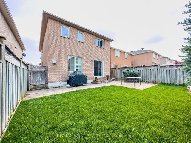 143 Colombo Cres, House detached with 3 bedrooms, 4 bathrooms and 4 parking in Vaughan ON | Image 24