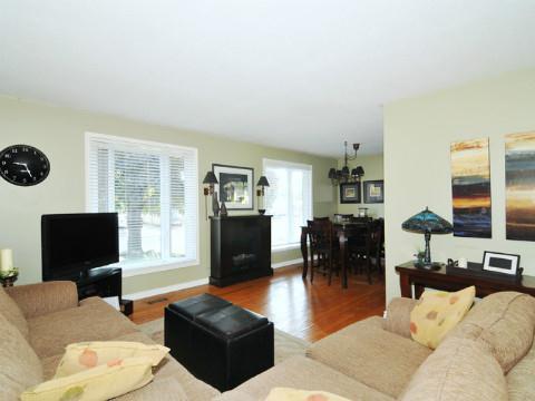 834 Miriam Rd, House detached with 3 bedrooms, 2 bathrooms and 4 parking in Pickering ON | Image 3