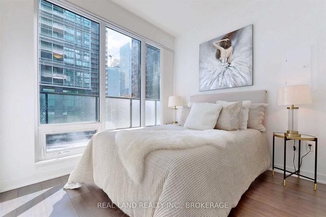 1911 - 125 Blue Jays Way, Condo with 2 bedrooms, 2 bathrooms and 1 parking in Toronto ON | Image 14