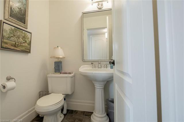 242 Randall St, House attached with 3 bedrooms, 3 bathrooms and 2 parking in Oakville ON | Image 2